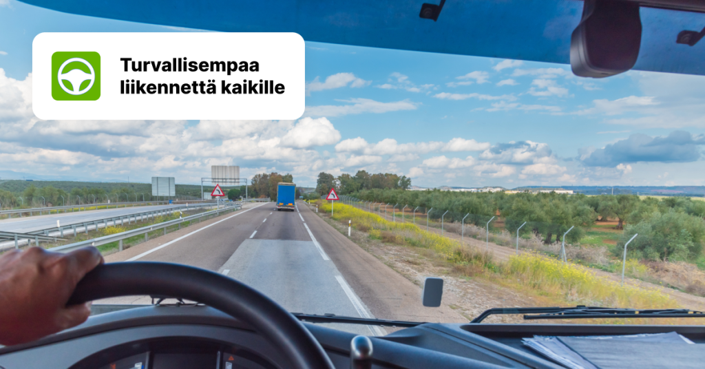 Näkymä kuorma-autonkuljettajan näkökulmasta moottoritielle.