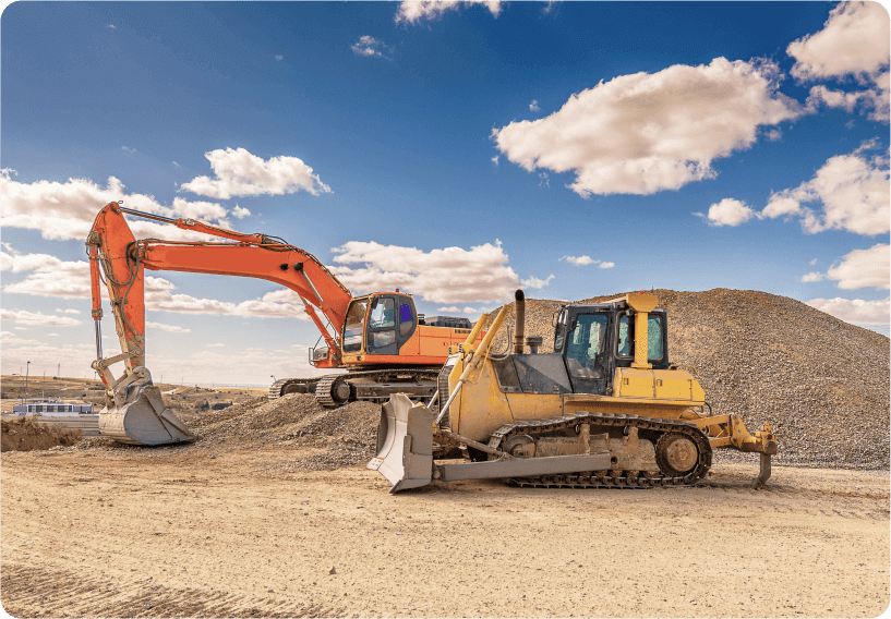 Una foto de una gran excavadora amarilla trabajando en un campo, captando la zona de trabajo con sistemas de cámaras de flota.