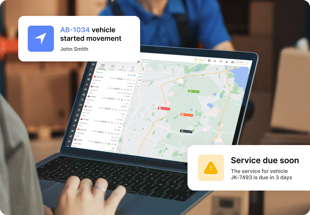 A fleet manager uses the Mapon platform's real time map feature.