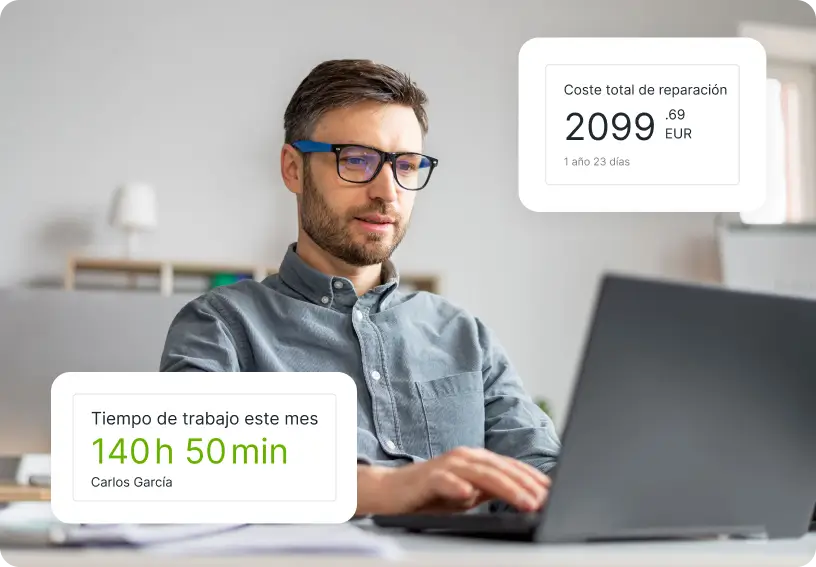 Un contable comprobando los costes de la flota en la plataforma Mapon, incluyendo el tiempo de trabajo de los empleados y los costes totales de reparación de un vehículo.