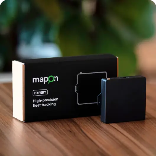 Mapon Expert self installation device with it’s packaging next to it. 